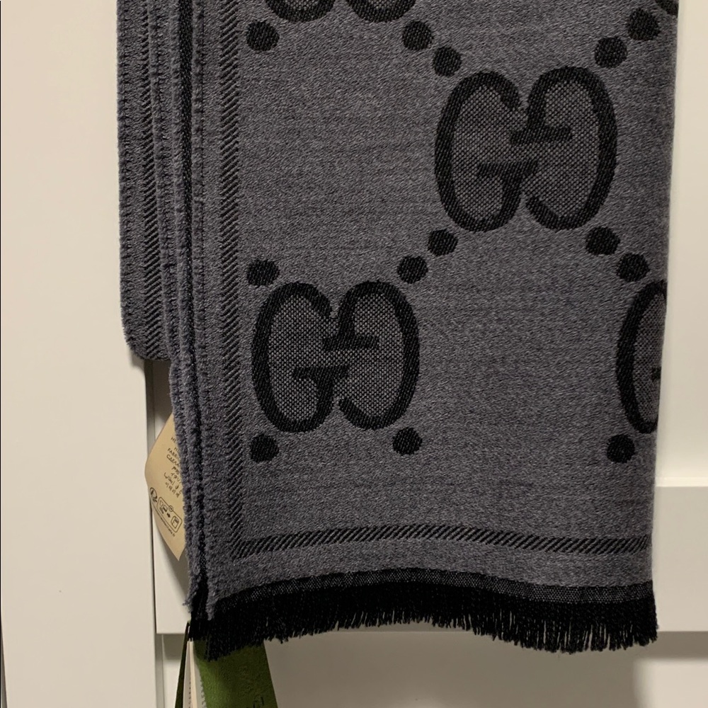 🔥🔥🔥 AUTHENTIC GUCCI - GG Black/Grey Wool Scarf - Picture 7 of 11